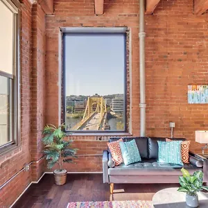 Apartment Frontdesk Aria Cultural District Lofts Downtown Pittsburgh, Pittsburgh